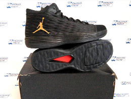 Nike Air Jordan crne patike na crnoj kutiji